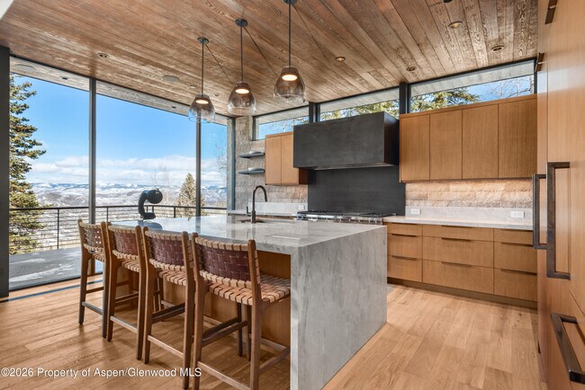 99 Forest Ln