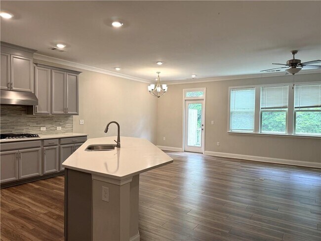 Photo - 1468 Edgebrook Ct NE