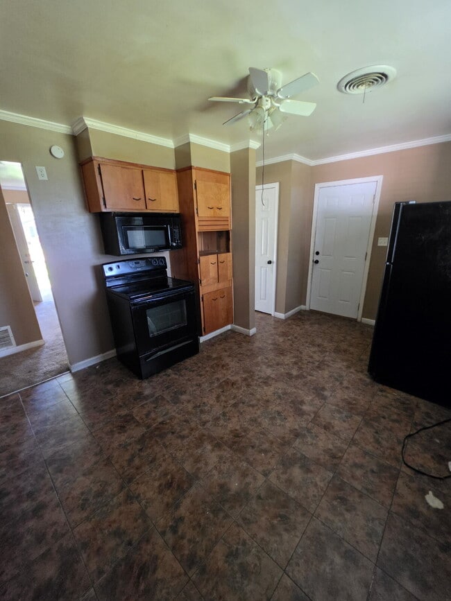 Photo - 3-Bedroom Retreat in Blytheville – Cozy 884 Sq Ft Home on Mayfair Lane! To schedule a self-guided...