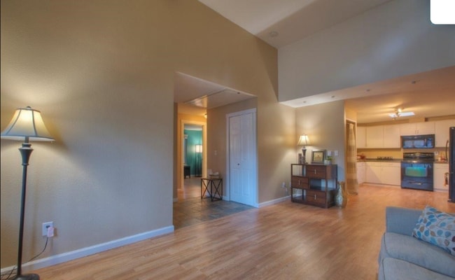 Building Photo - 4308 NE Sunset Blvd Unit O3