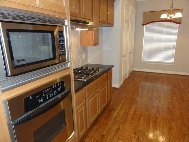 Photo - 3211 Holly Crossing Dr