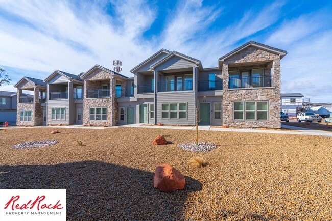 Building Photo - Stunning Spacious 3 Bedroom Unit