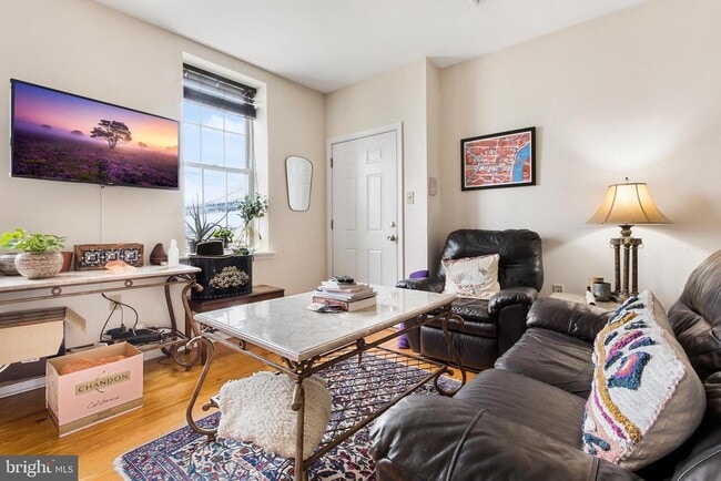 Building Photo - 321 N Front St Unit 4