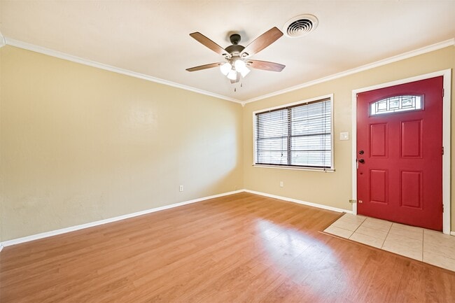 Photo - 807 Temple Dr