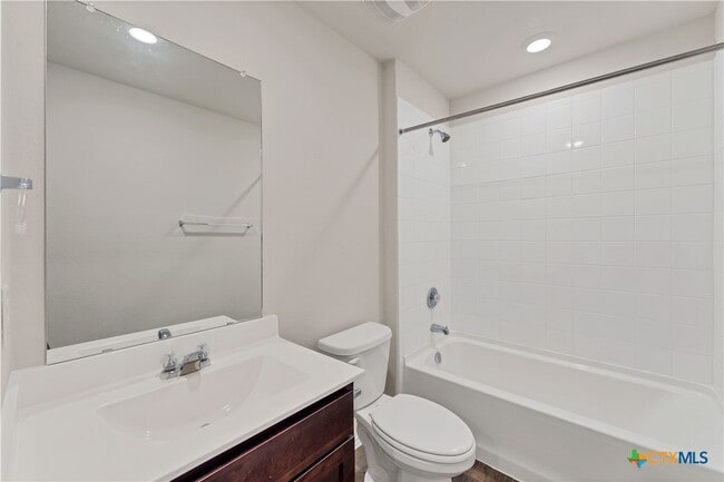Photo - 140 Oak Meadows