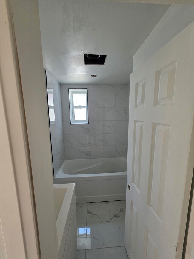 Photo - 567 Woolwich St Unit 1