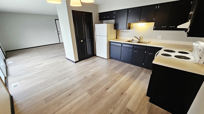 Sunset Blvd Apartments