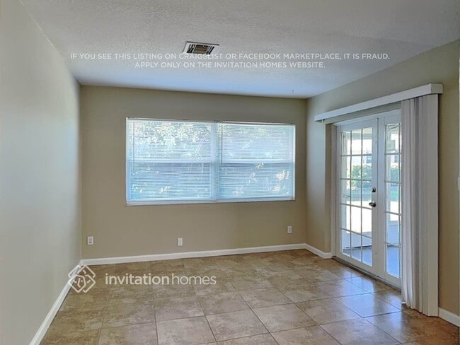 Photo - 122 Van Dyck Dr