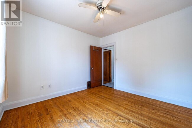 Photo - 1650 King St E