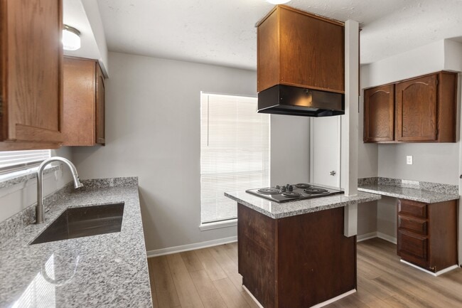 Photo - 2035 Lexington Woods Dr