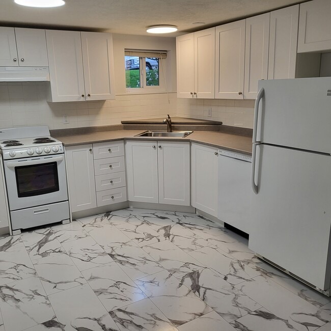 Photo - 2945 Quadra St Unit 1