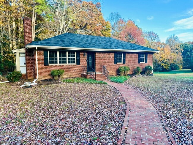 Building Photo - Great Apartment in Chesterfield with Assigned Parking