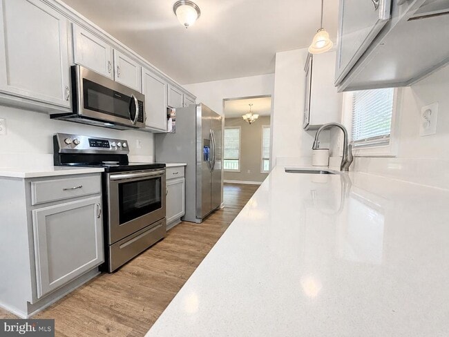 Photo - 345 Chippewa Ln