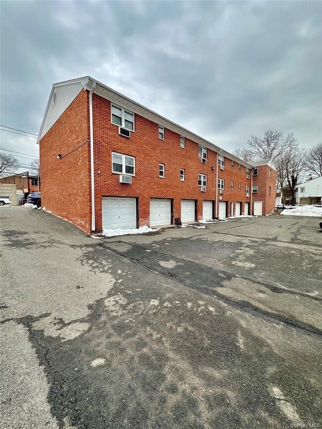 Photo - 174 N Middletown Rd Unit A3