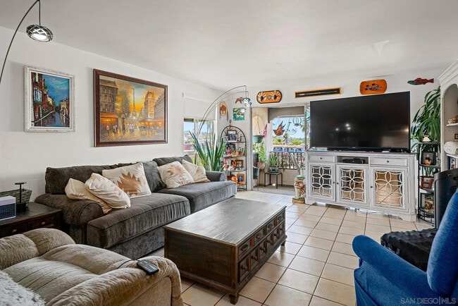 Living Room - 2540 Clairemont Dr Unit 307