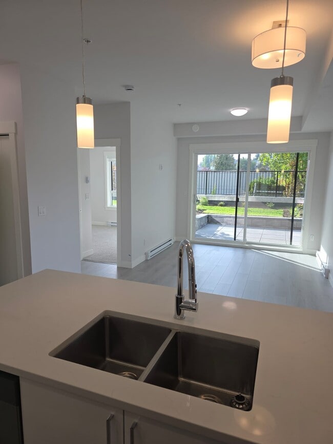 Photo - 33886 Pine St