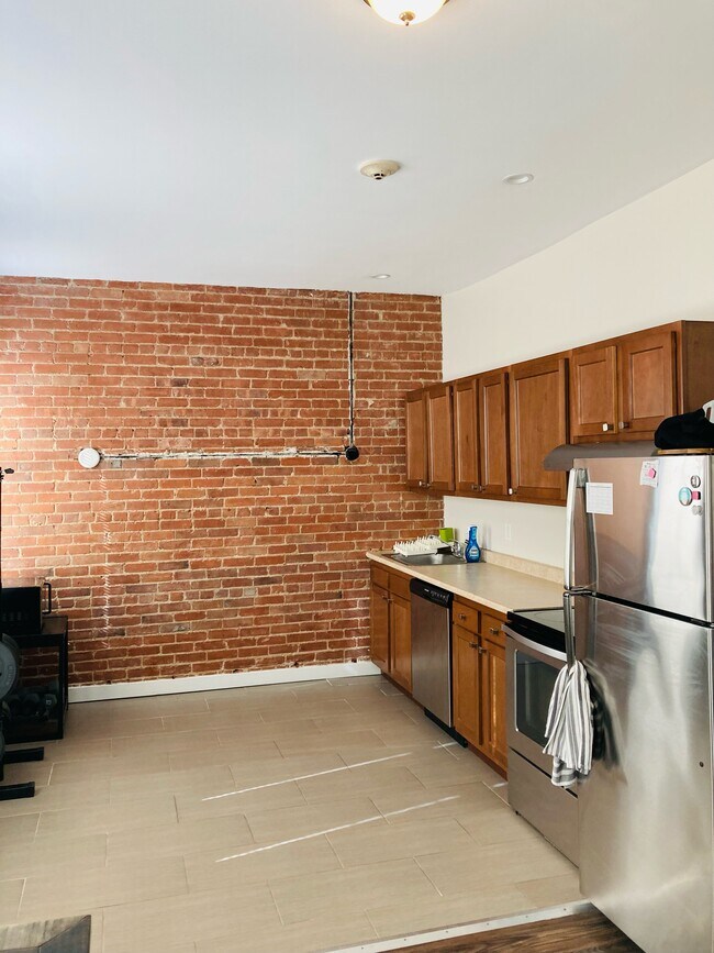 Photo - 210 Waterman St Unidad 5