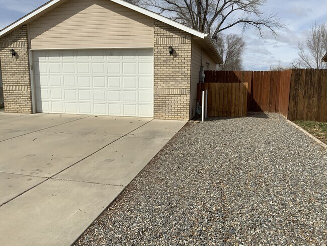 Photo - 401 Breeze Dr