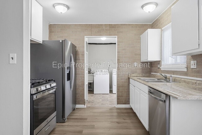 Photo - 27081 Leroy St
