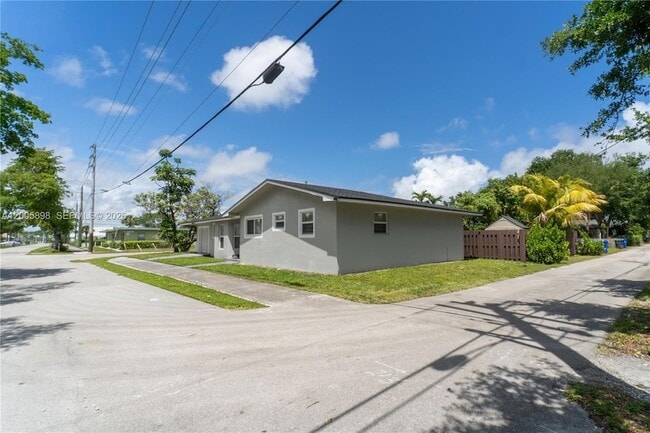 Photo - 2260 Charleston St