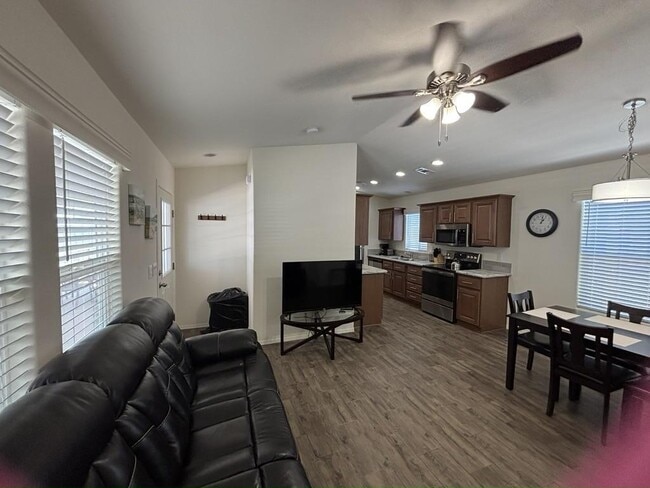 Building Photo - 8700 E University Dr
