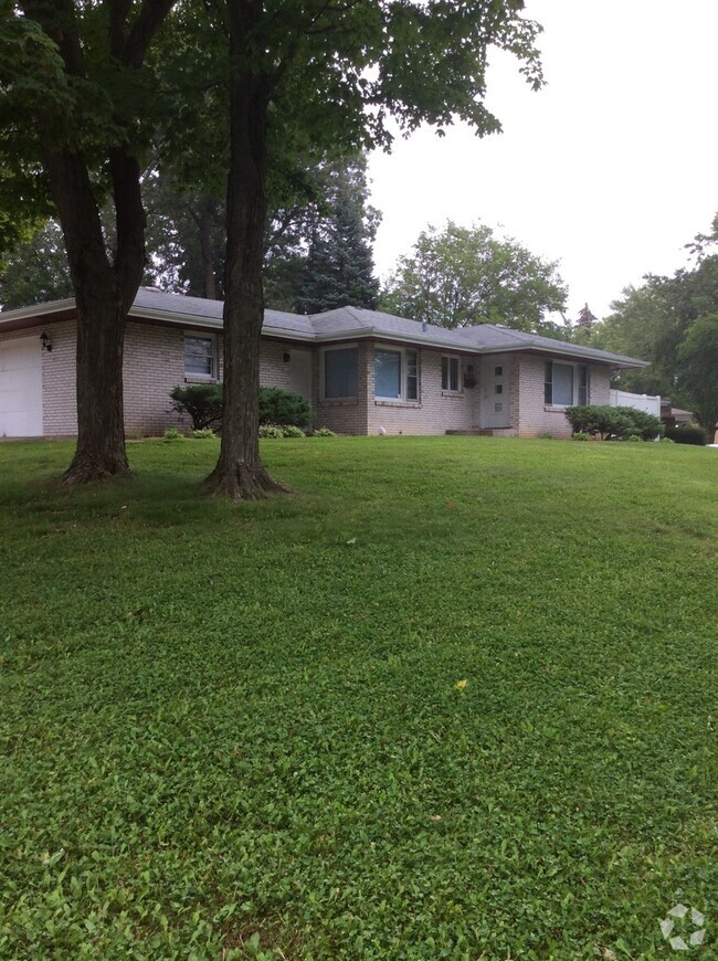 Building Photo - 269 Flintridge Dr Rental