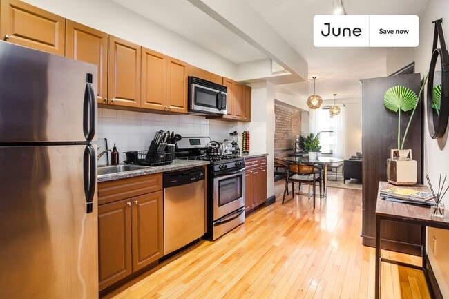 Photo - 356 W 39th St