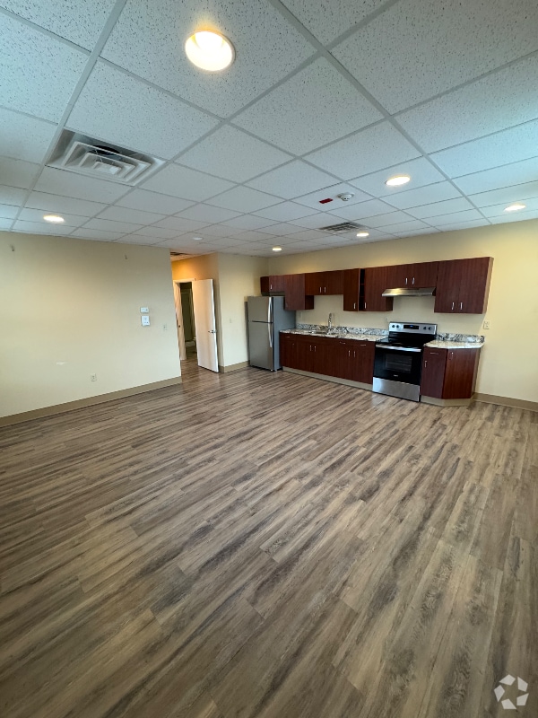 Building Photo - 102 E Otterman St Rental