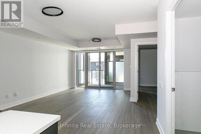 Photo - 664 Spadina Ave. Unit 301