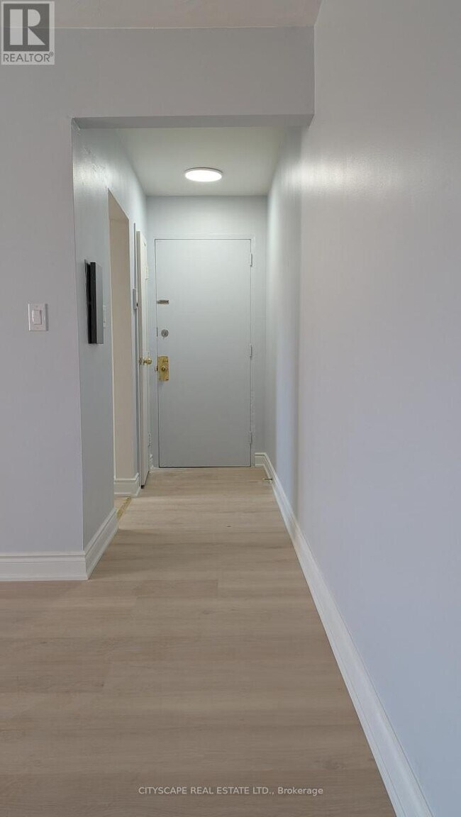 Photo - 286 Saguenay Ave. Unit 9