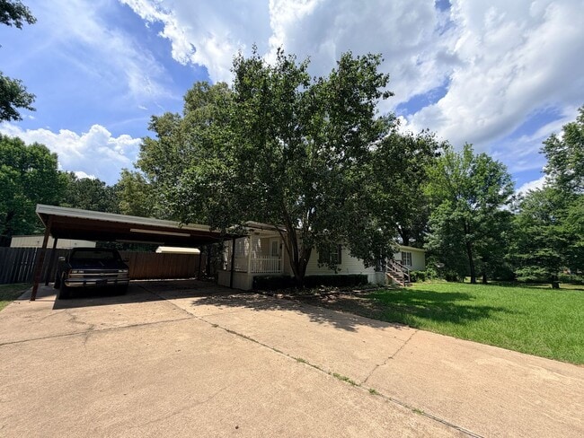 7810 W Lakeshore Dr