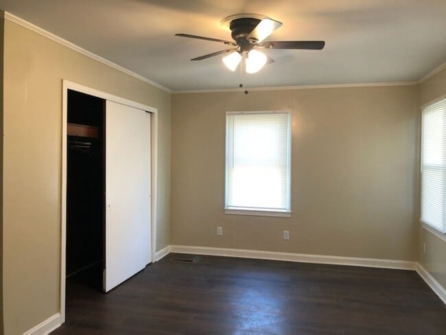 Building Photo - Nice 3 Bedroom One Bath Home in South Louisville