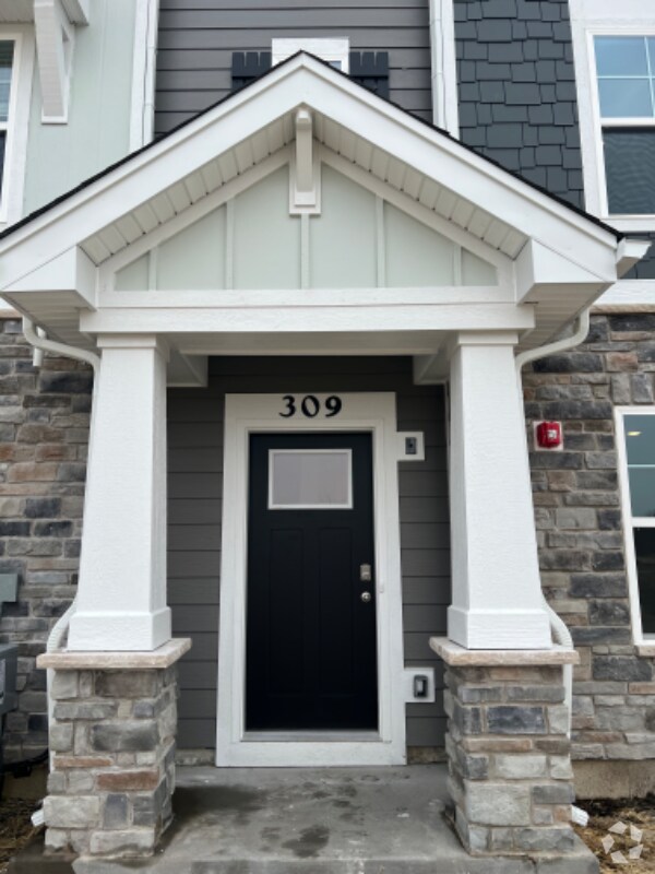 Townhomes for Rent with a Pool in Elburn IL 14 Townhouses