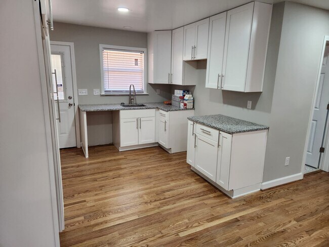4 Faye St Unit 4
