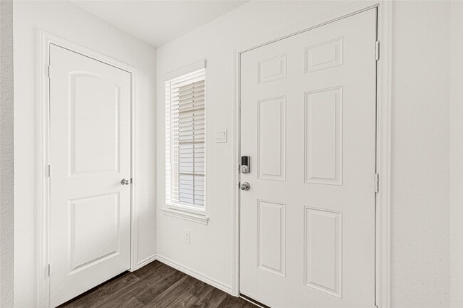 Photo - 2334 Spruce Clf Ln