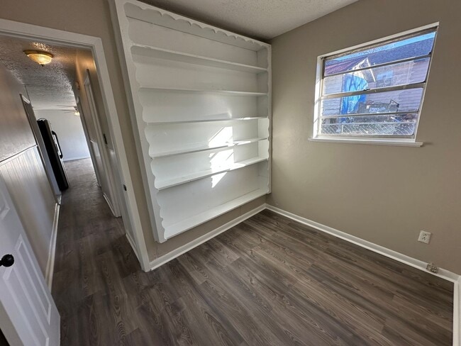 Photo - 1921 N Carlyle Ave