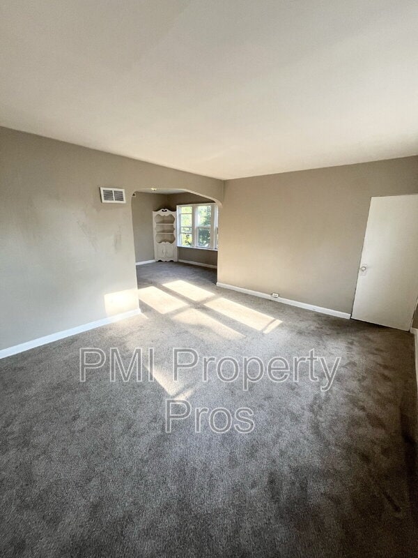 Building Photo - 3154A N 12th St Upper Rental