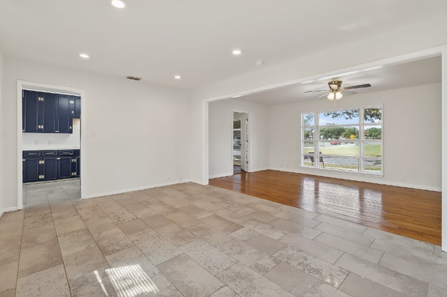 Photo - 4634 Weir Dr