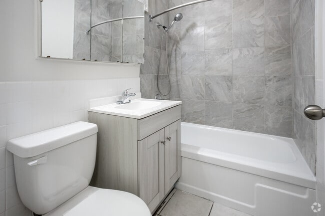 1BR, 1BA - 538SF - Bathroom