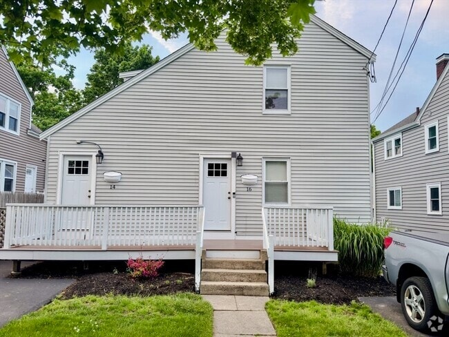 Building Photo - 14 Lawn Ave Rental