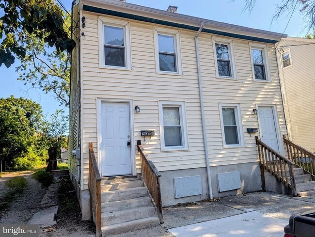 Building Photo - 204 Wesley St Rental