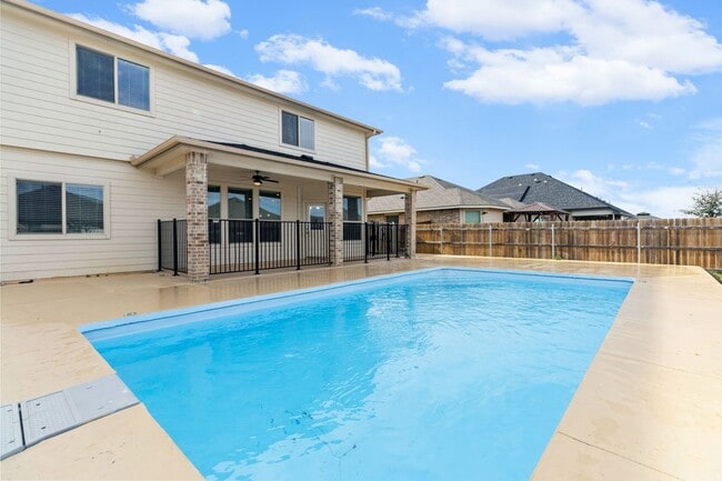 Photo - 309 Paddock Ln