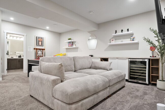 Photo - 144 Wolf Holw Cres S E Unit ID1314522P