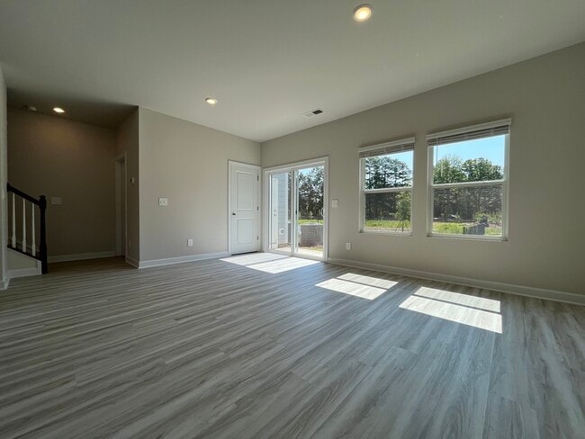 Photo - 1716 Braemar Vlg Dr