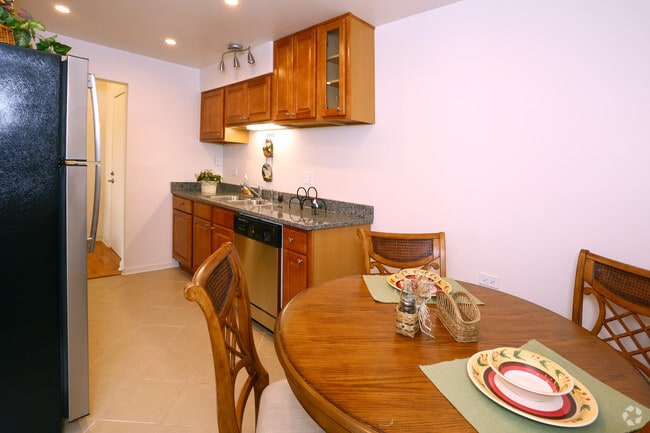 2BR, 1BA - Kitchen - Promenade Apartments