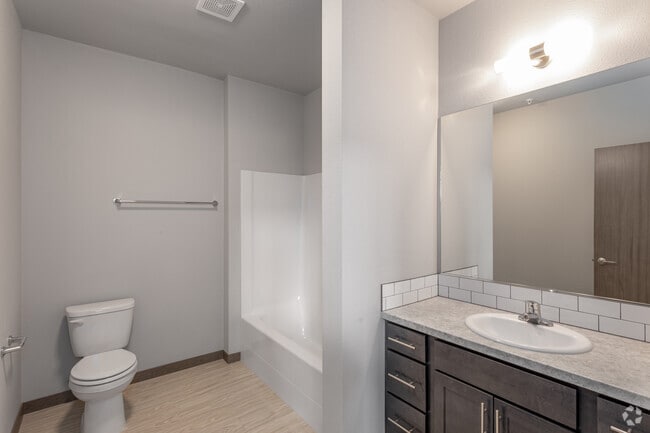 1BR, 1BA - 782SF