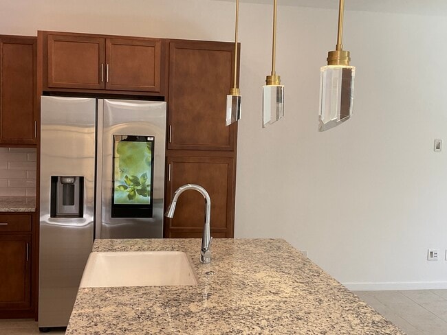 Building Photo - 2759 S Jackrabbit Dr