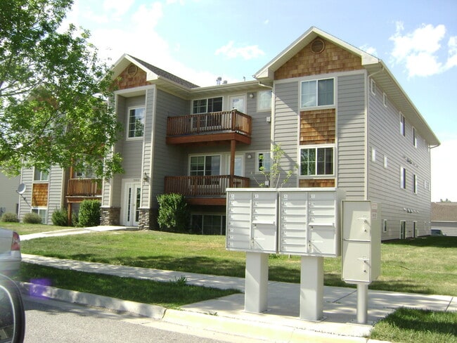 Building Photo - Great location, nice condo FRESH PAINT NOW... Unit 43