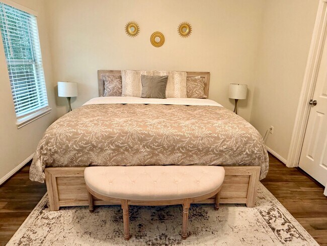 Photo - 142 E Spindle Tree Cir