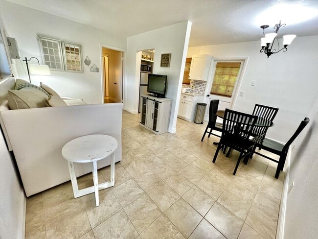Building Photo - 437 W Rambling Dr Rental